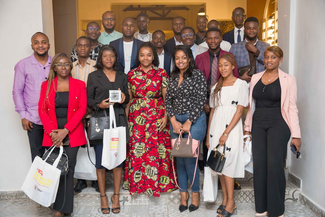 Échange entre la ministre de la Jeunesse et les 20 gagnants